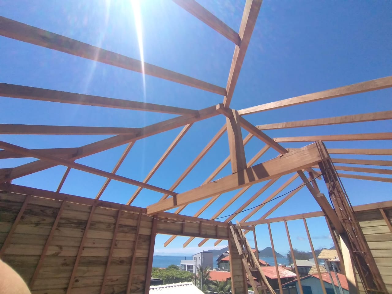 Estrutural e acabamento em madeira — etapa 4
